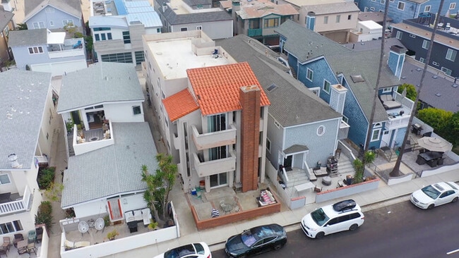 Building Photo - 929 W Balboa Blvd Unit B