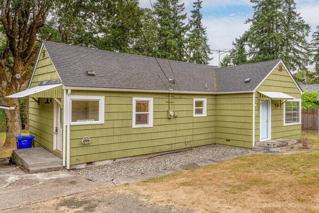 Building Photo - TWO BEDROOM HOUSE IN KELSO