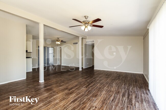 Photo - 8830 N 37th Ave