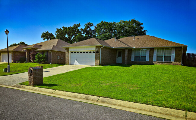 Building Photo - 6425 Sarasota St Rental