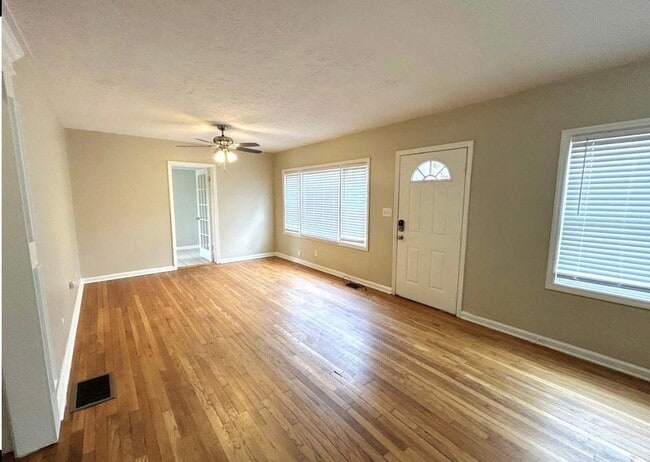Photo - 2772 Joyce Ave