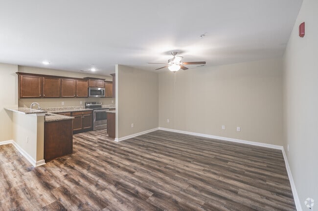 2BR, 2BA - 1,072SF - Living Room