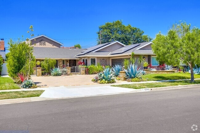 Building Photo - Chaucer Rental