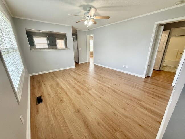 Photo - 3 Bed 2 Bath home with pool and lawncare included for $1825!!!