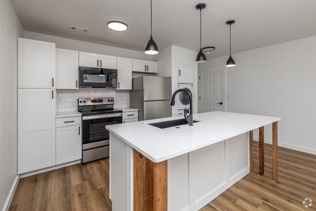 1BR, 1BA - 825SF - Kitchen