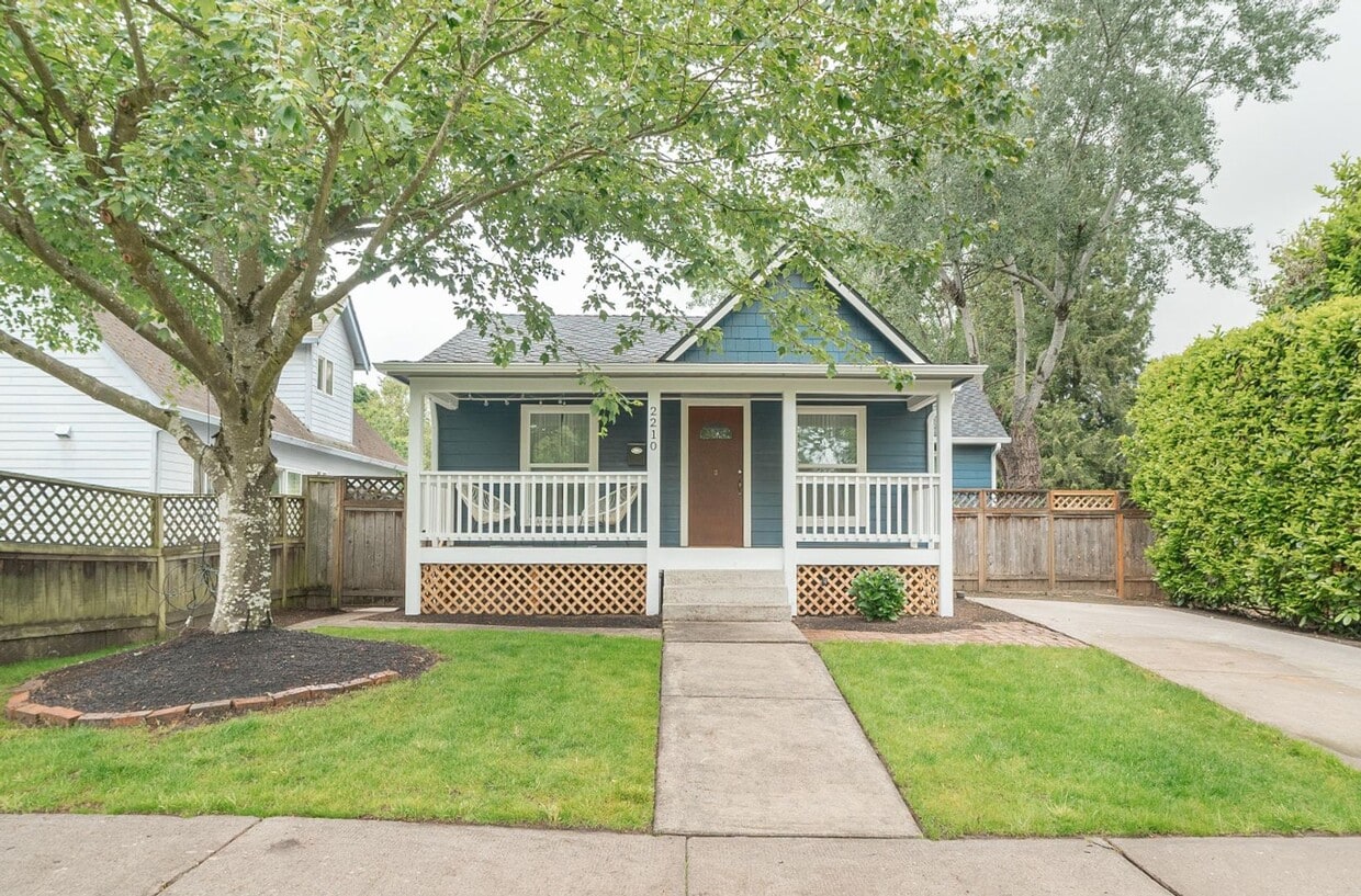 Charming Downtown Vancouver Bungalow - Charming Downtown Vancouver Bungalow