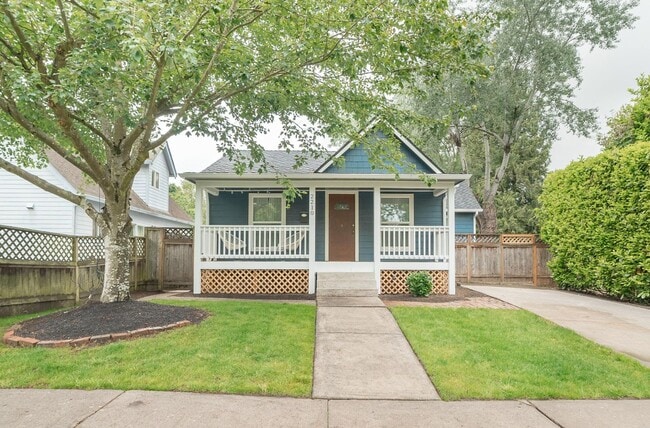 Charming Downtown Vancouver Bungalow - Charming Downtown Vancouver Bungalow House