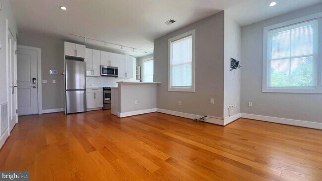 Photo - 1209 G St SE Unit 8