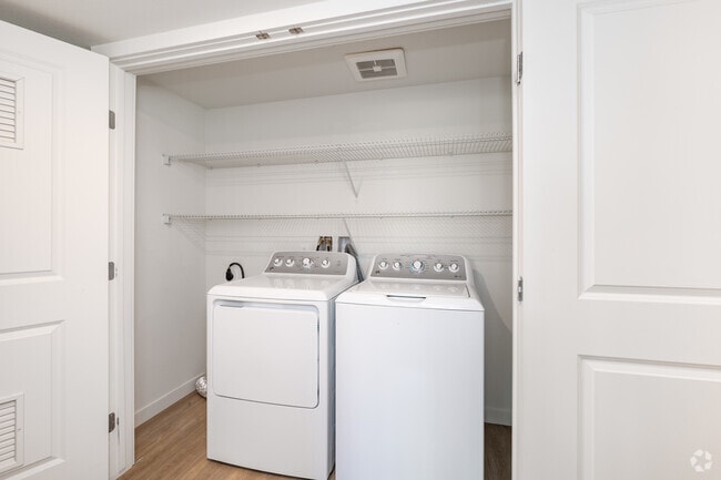 4BR, 2BA - 1,309SF - Laundry