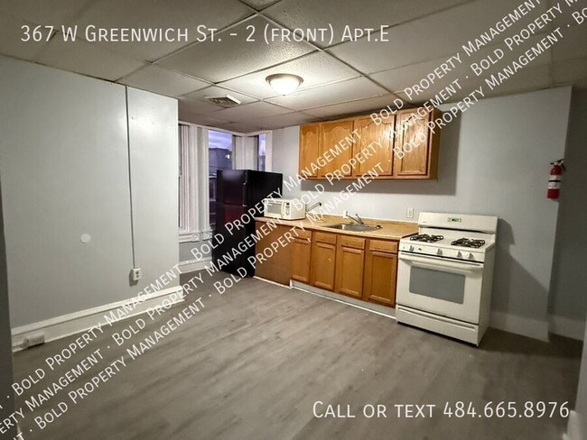 Photo - 367 W Greenwich St Unit 2 (front) Apt.E