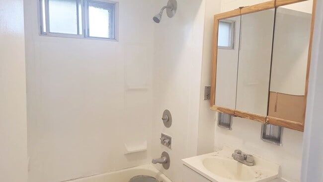 Photo - 8505 Garfield Blvd Unidad 2