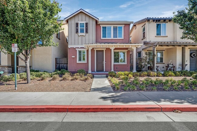 Photo - 210 Stratus Common