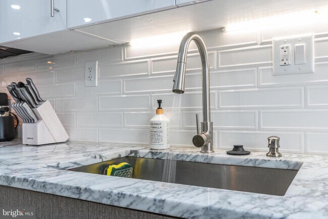 Photo - 2935 Master St