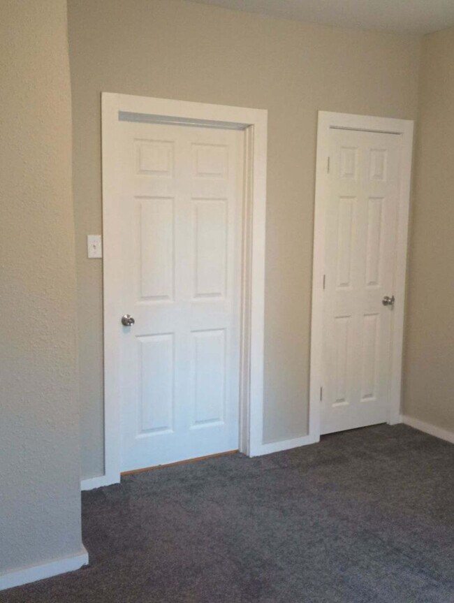 Photo - 502 Williams St