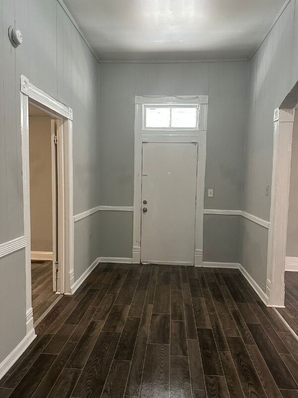 Photo - 747 E Broadway St