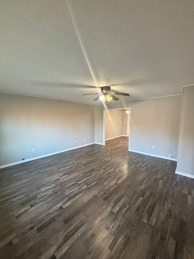 Photo - Newly Updated 4bd/3bth in Seymour!