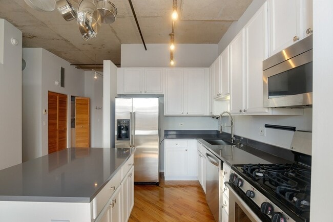 Photo - 6 S Laflin St Unit 611