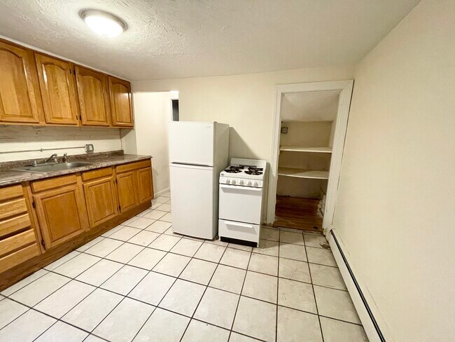 Building Photo - 32 Sussex St Unit 1