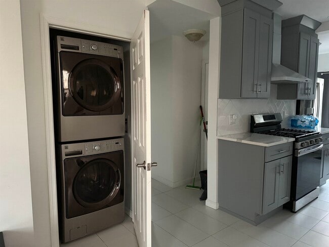 Photo - 143 W 2nd St Unidad 1