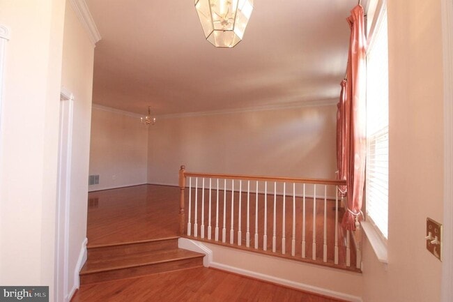 Photo - 21485 Trowbridge Square