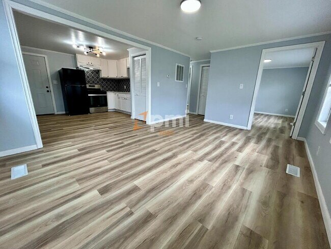 Photo - 2925 Silverbrook Ave