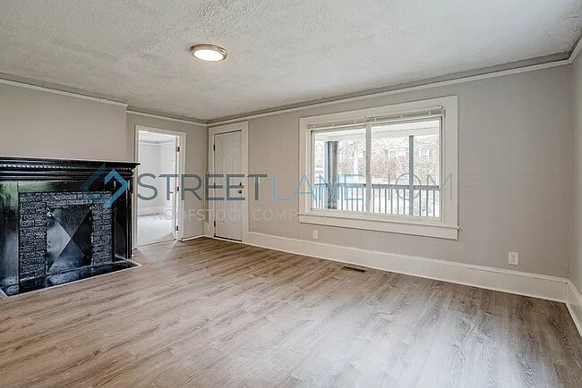 Photo - 405 Caughlin Ave