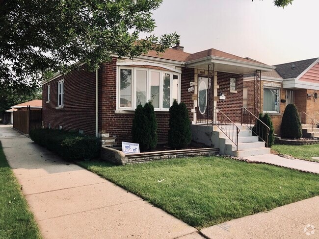 Building Photo - 3656 W 70th Pl Rental
