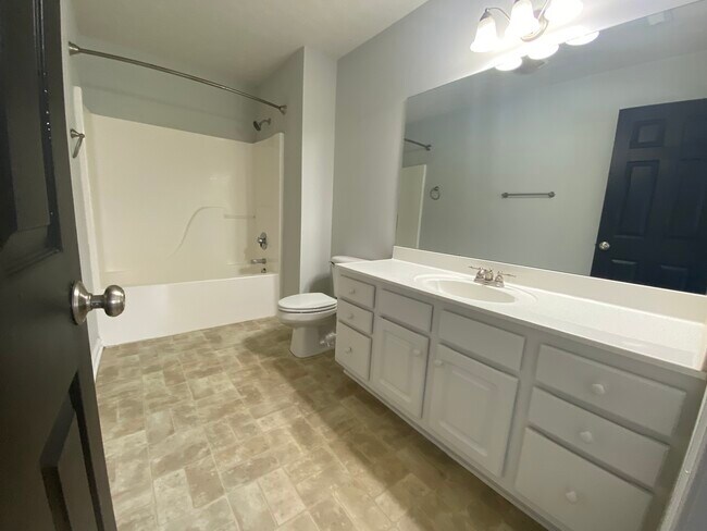 Photo - 655 Wyndhurst Dr