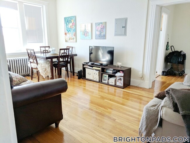 Building Photo - 1810 Commonwealth Ave Rental
