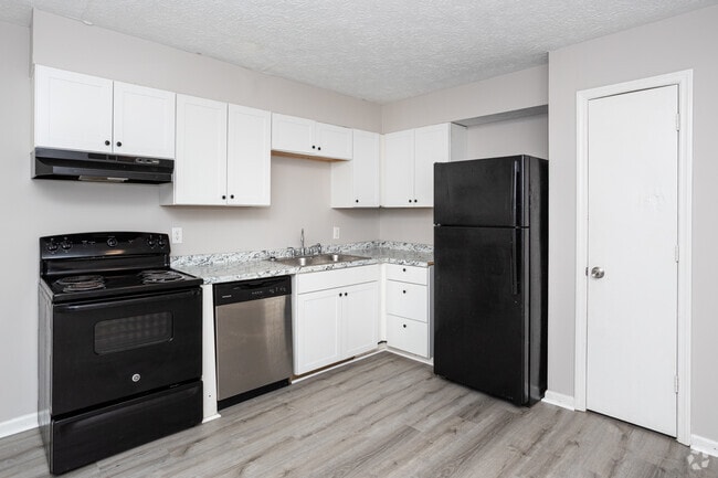 2BR, 1BA - 900SF - Kitchen