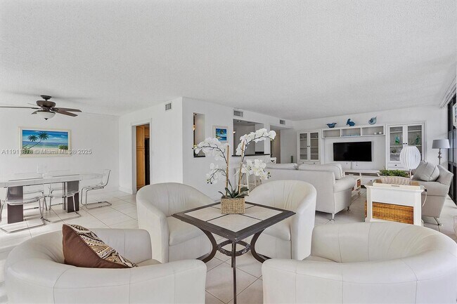 Photo - 1000 Parkview Dr Unit 221