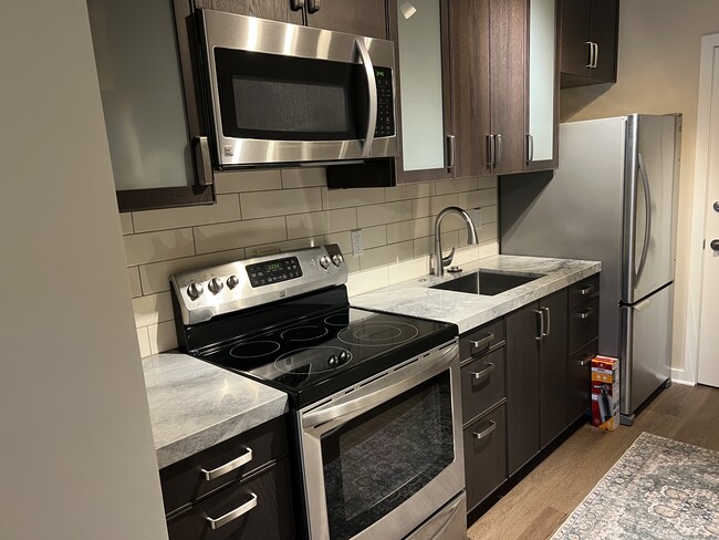 Photo - 835 N Kenter Ave Unidad n/a