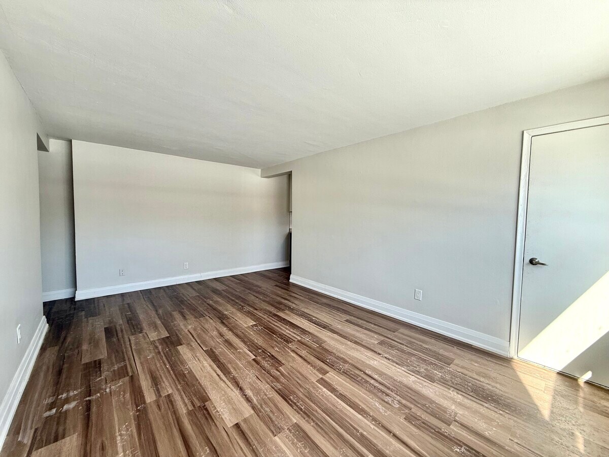 Photo - 280 Lorne Ave