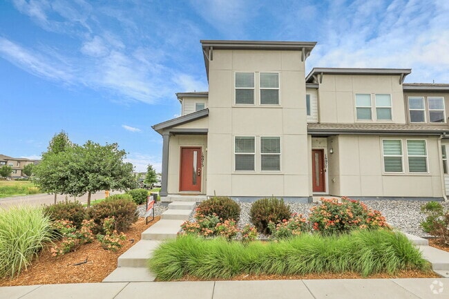 Building Photo - $2,750.00, 3 bed, 2.5 bath located in Denver Rental