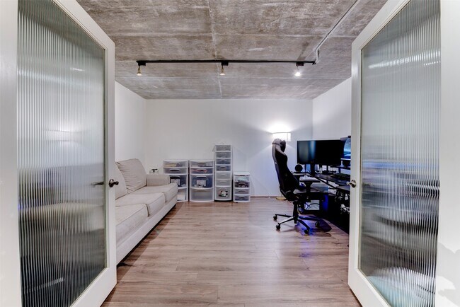 Photo - 1005 S Shepherd Dr