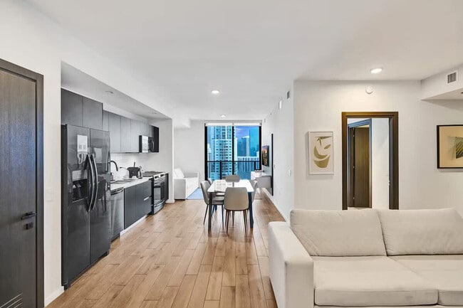 Photo - 398 NE 5th St Unidad SI ID1504035P