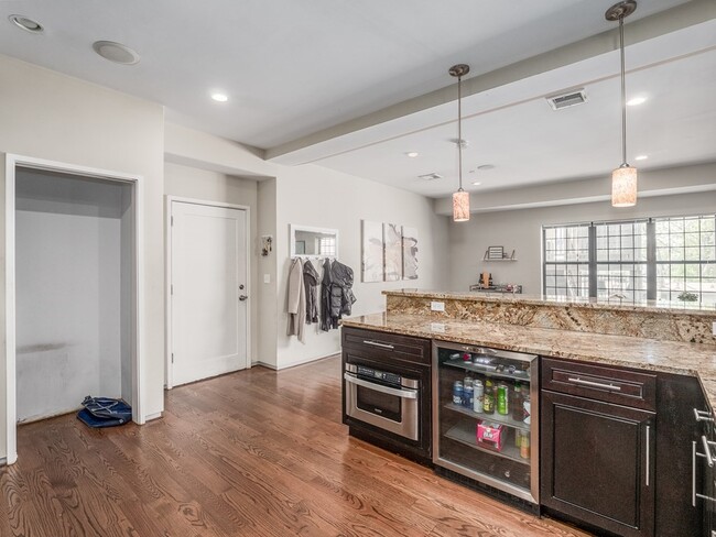 Photo - 350 W Broadway Unit 3