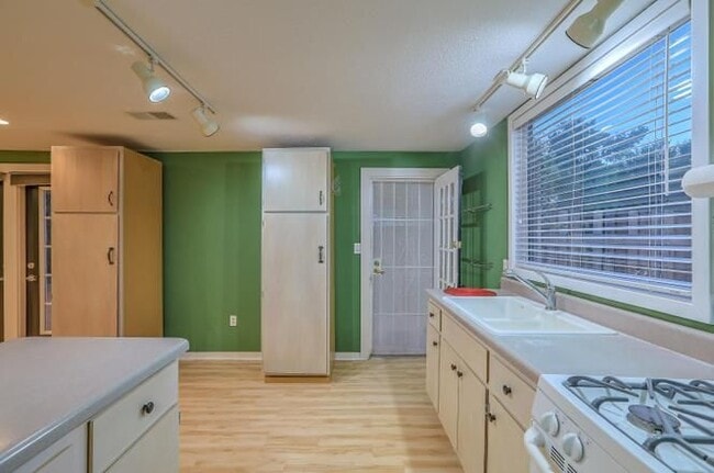 Photo - 2708 Campbell Rd NW