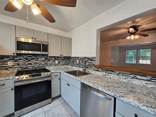 Photo - 507 Rakov Rd