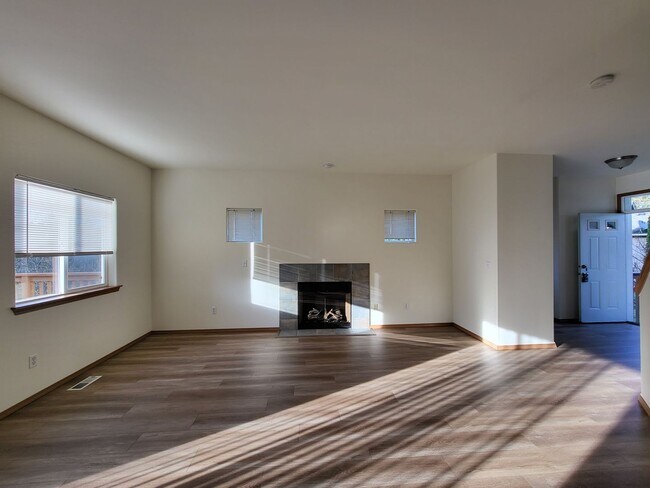 Photo - Beautiful 3 Story Home in Napavine