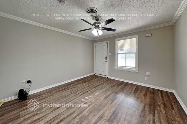 Photo - 208 Ennis St