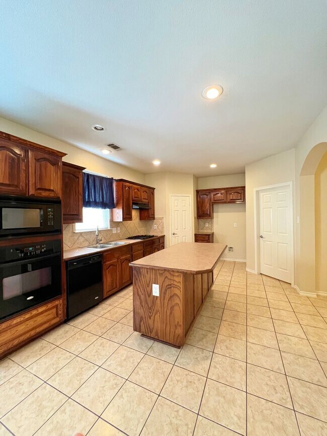 4/2/2 in Mansfield ISD For Rent! Rental House Rental in