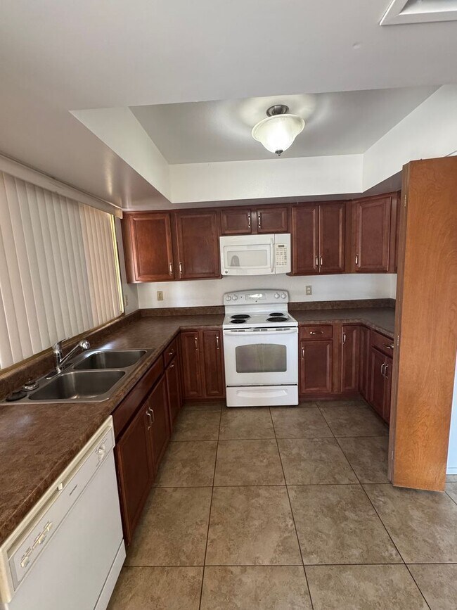Photo - Spacious 3BR/2BA Home in Prime Tempe Locat...