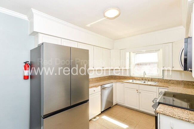 Photo - 4930 N Illinois St