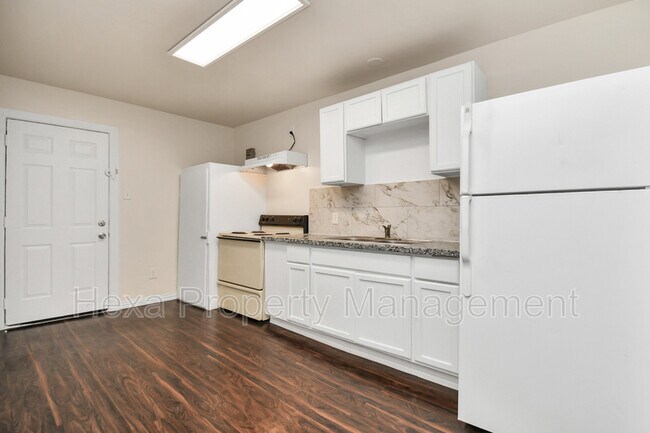 Photo - 4205 Phlox St Unidad 2 bedroom  3