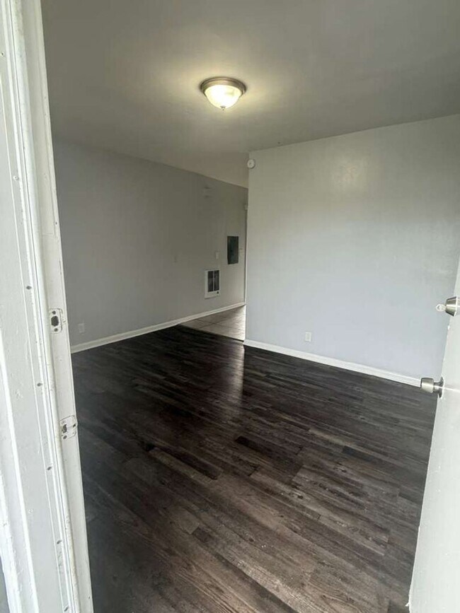1305 W 6th St Unit 3