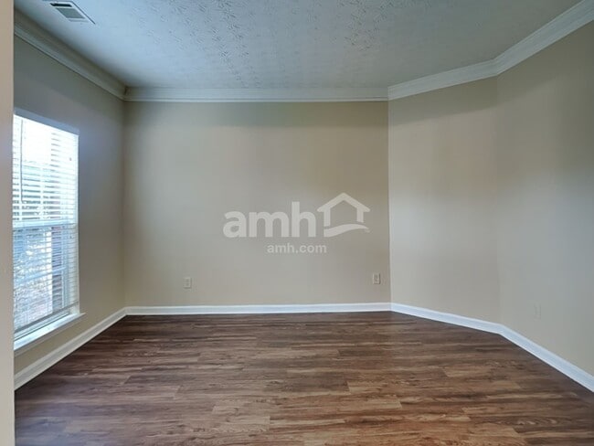 Photo - 223 Vernon Walk