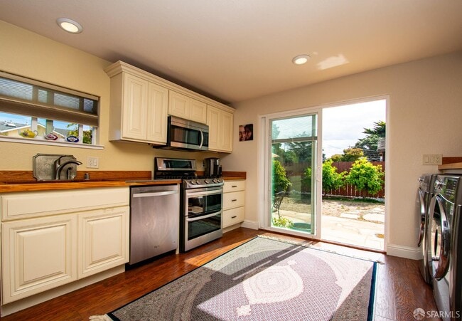 Photo - 40 Encina Ave