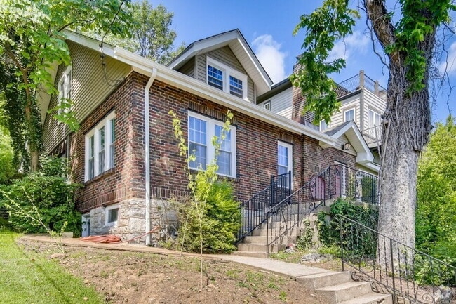 Building Photo - Charming Brick Cottage near Vanderbilt Rental