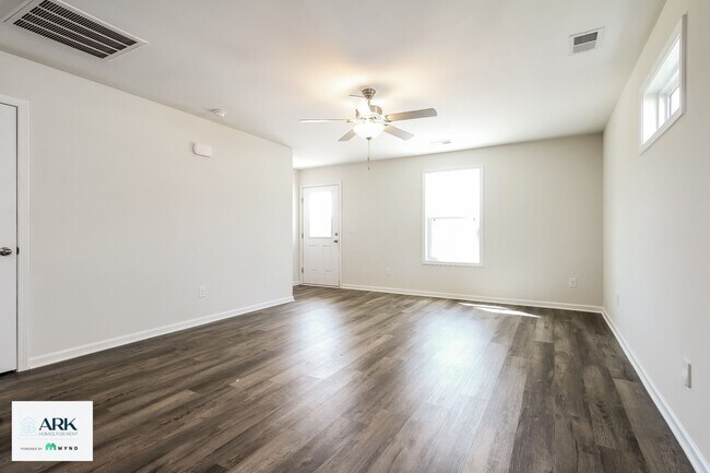Photo - 309 Noble Ln